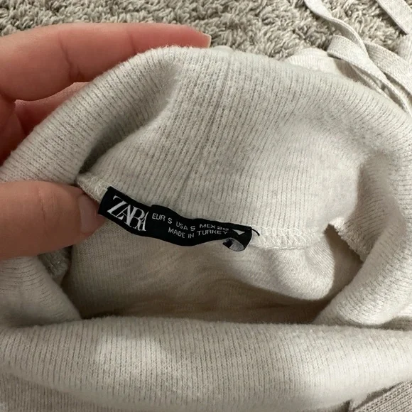 Zara - sleeveless turtle neck sweater! *Size S* NWOT - Picture 3 of 3
